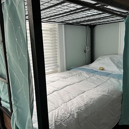 Mycrib Houston Hostel Bagian luar foto