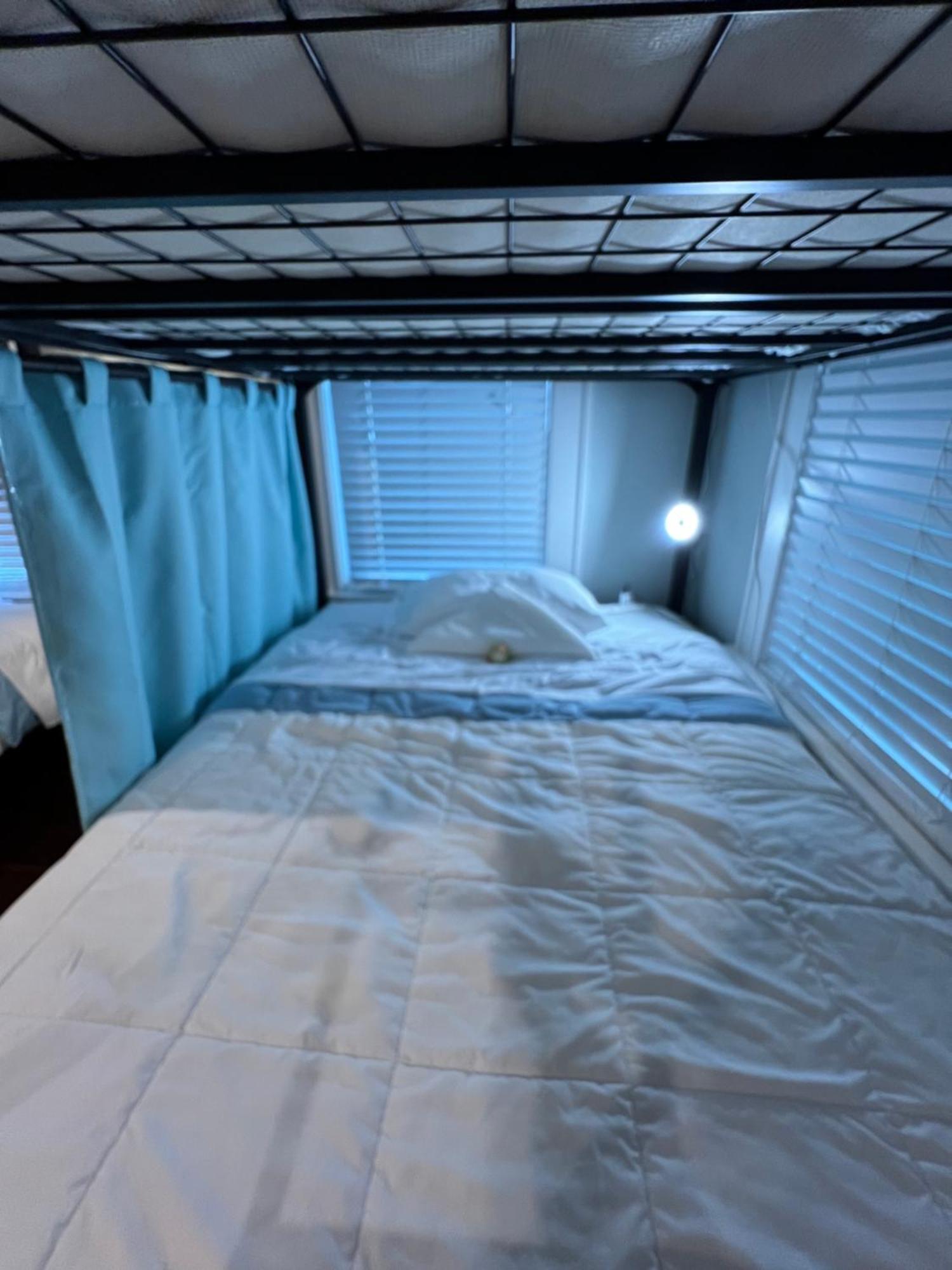 Mycrib Houston Hostel Bagian luar foto