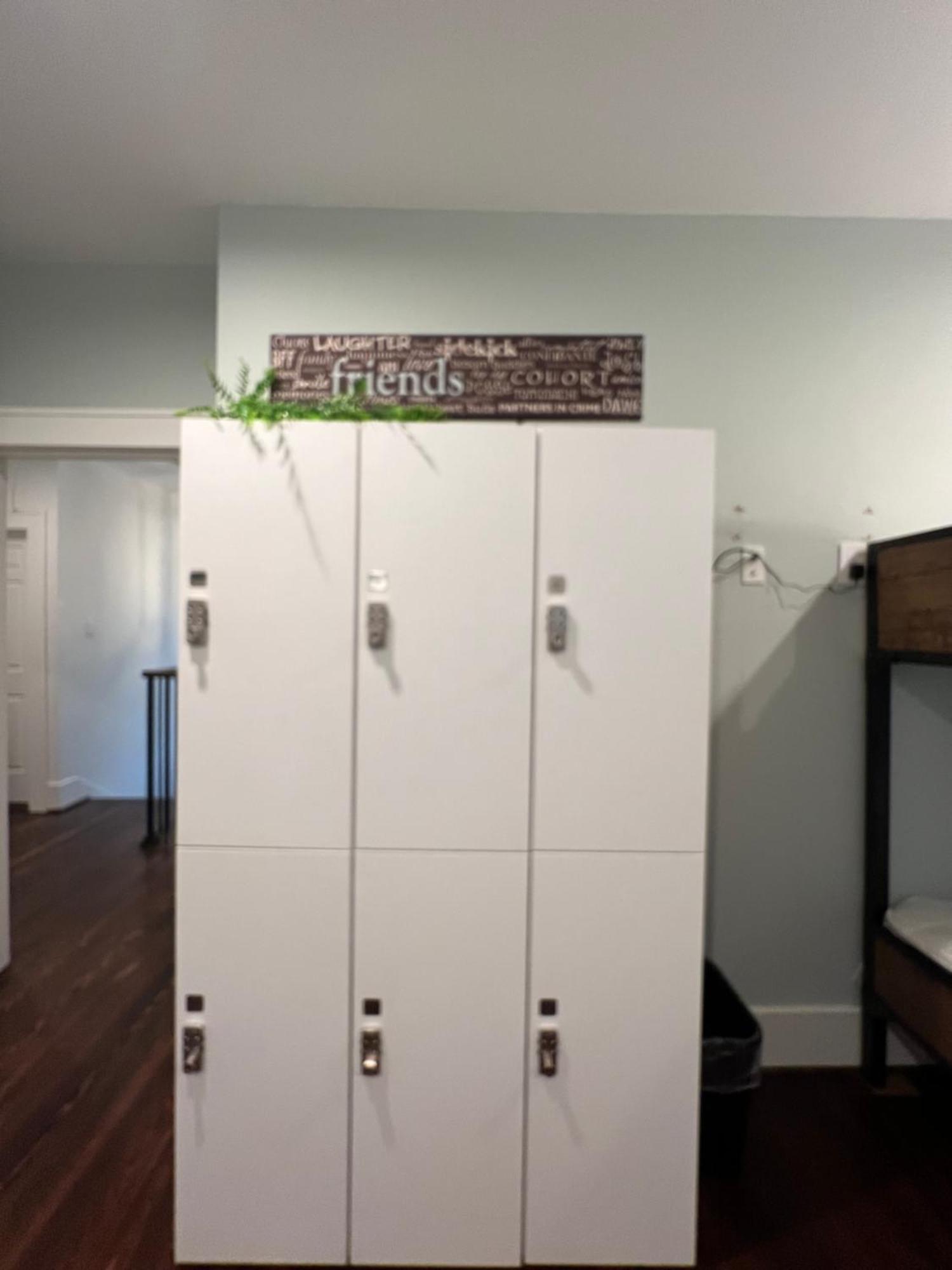 Mycrib Houston Hostel Bagian luar foto