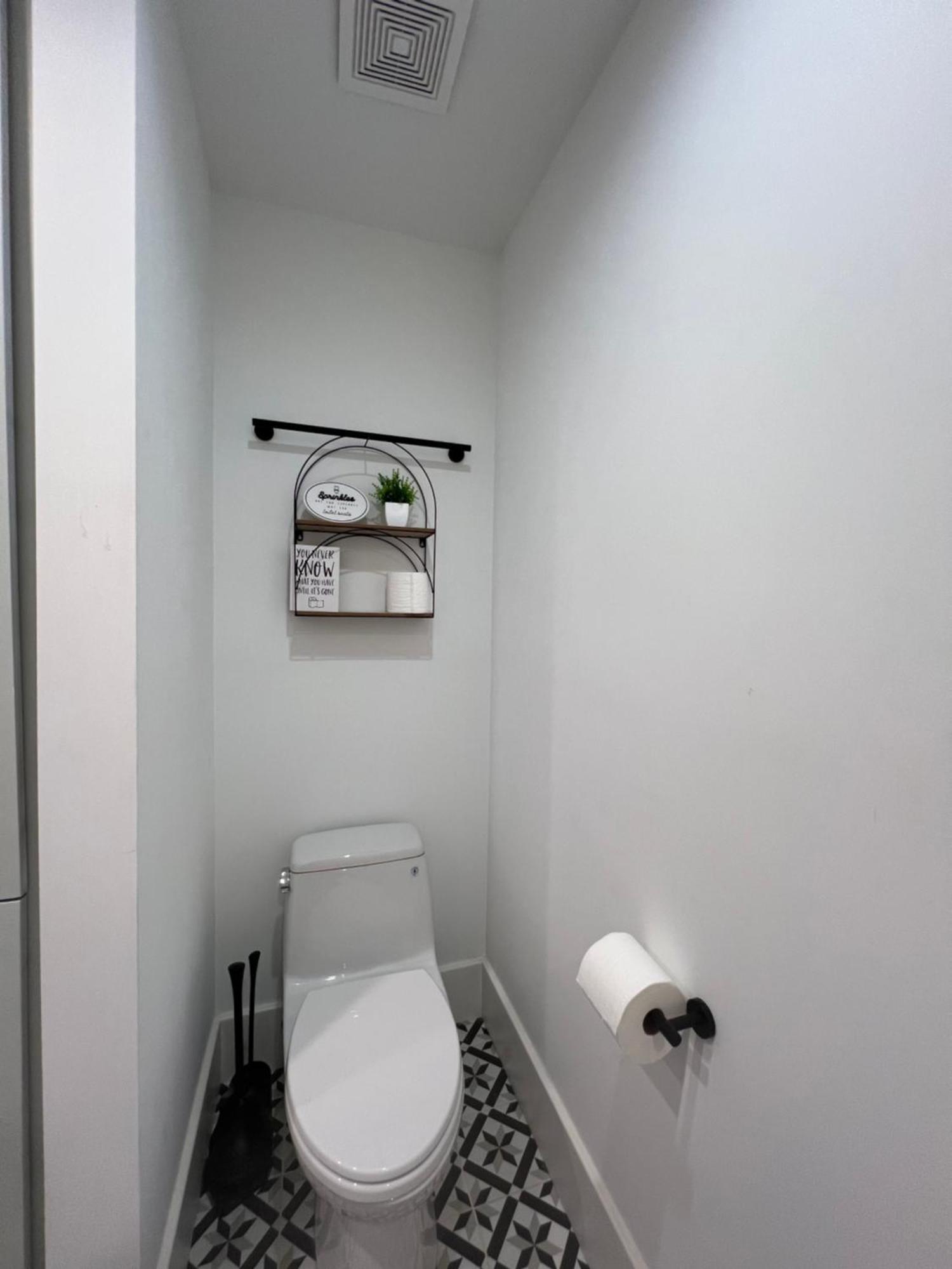 Mycrib Houston Hostel Bagian luar foto